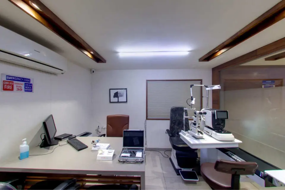 Examination room with a slit lamp and consulting desk
