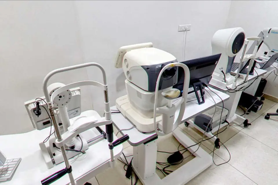 Diagnostic equipment used for eye measurements