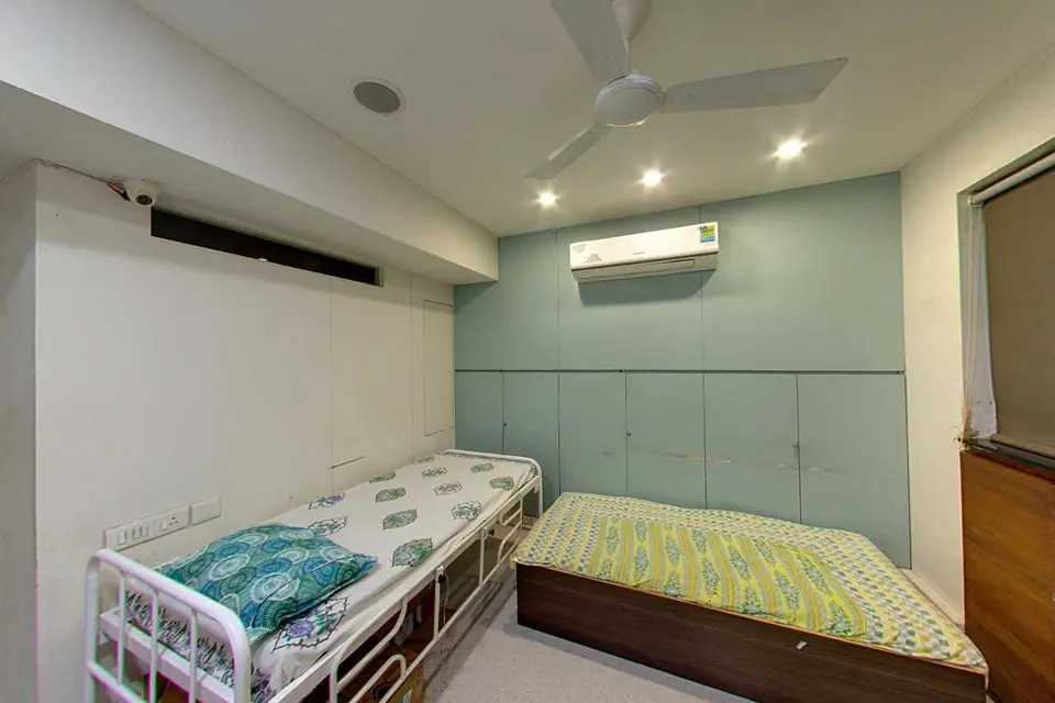 Patient recovery room